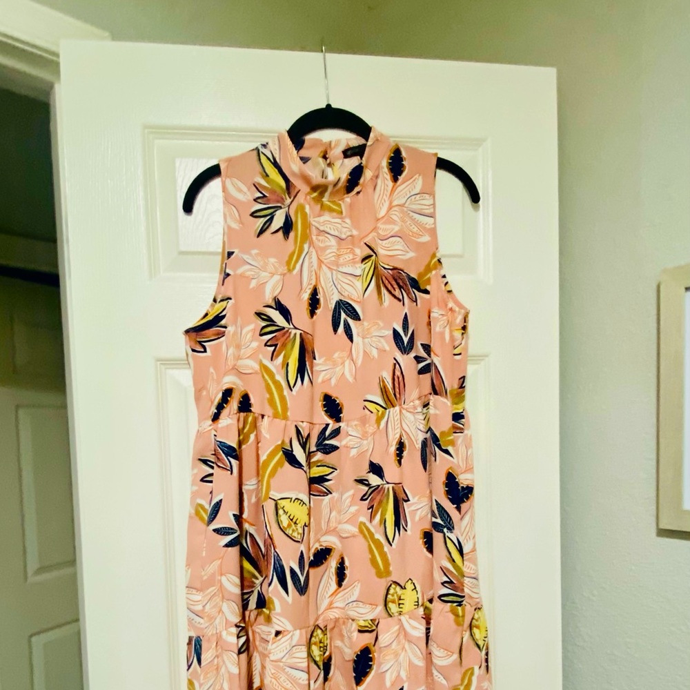 Gibson Blush Floral Keyhole Button up Dress